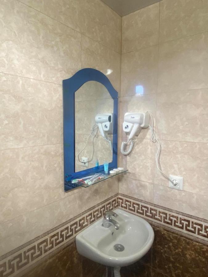Elite Palace Plus Hotel 巴统 外观 照片