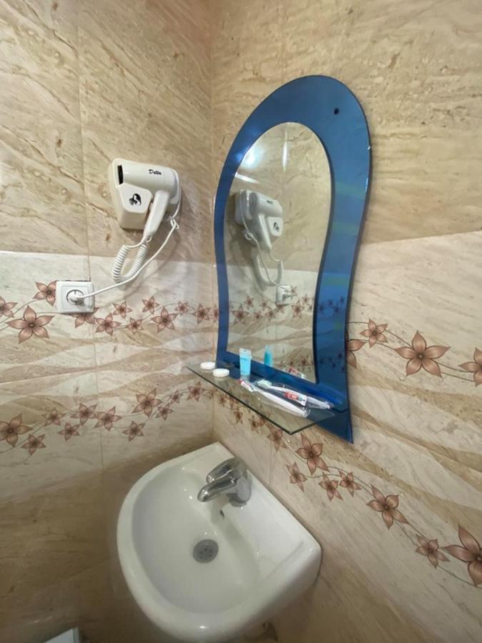Elite Palace Plus Hotel 巴统 外观 照片